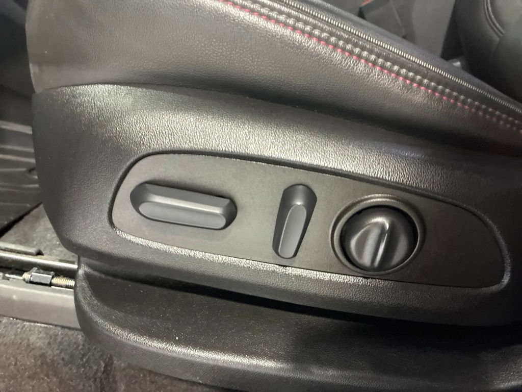 Used 2022 Chevrolet Traverse RS w/ LPO, Floor Liner Package FWD image 18