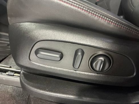 Used 2022 Chevrolet Traverse RS w/ LPO, Floor Liner Package FWD image 18