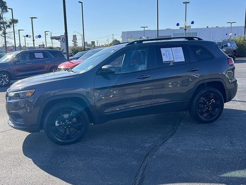 Used 2021 Jeep Cherokee Latitude Plus image 6