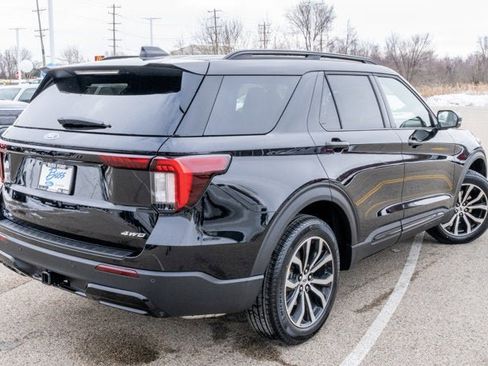 New 2026 Ford Explorer ST-Line image 3