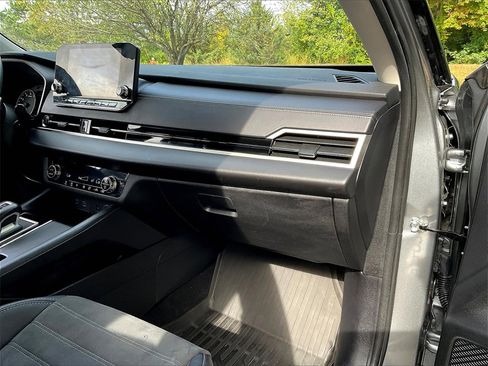 Used 2024 Mitsubishi Outlander SE image 13