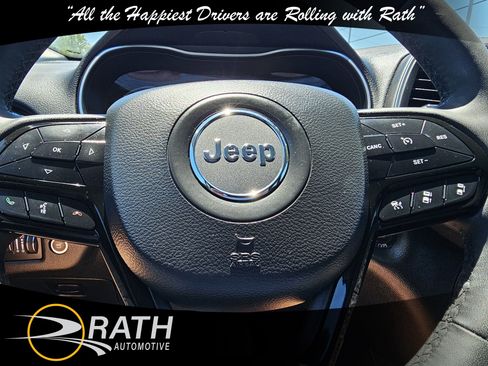 Used 2023 Jeep Cherokee Altitude Lux AWD/4WD image 10