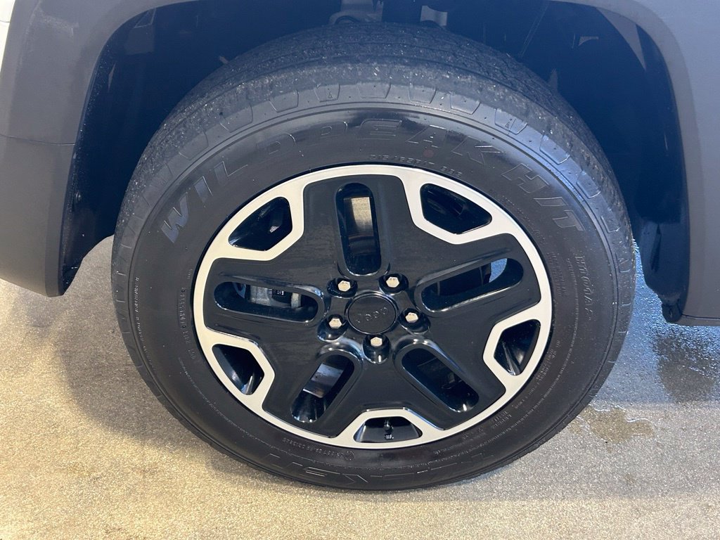 Used 2017 Jeep Renegade Trailhawk AWD/4WD image 20