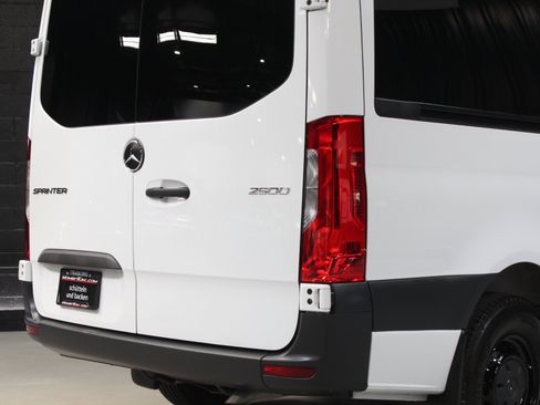 Used 2024 Mercedes-Benz Sprinter 2500 image 10