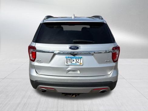 Used 2017 Ford Explorer XLT w/ Equipment Group 202A image 6