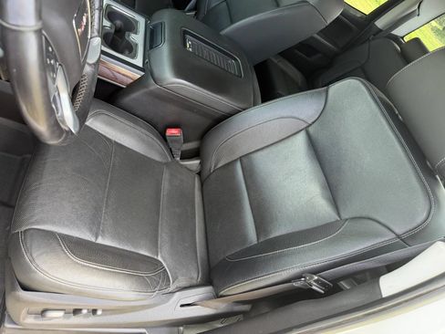 Used 2019 GMC Sierra 2500 SLT w/ Duramax Plus Package AWD/4WD image 9