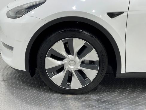 Used 2021 Tesla Model Y Long Range AWD/4WD image 32