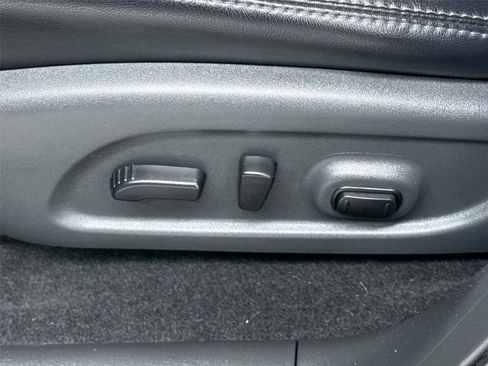 Used 2018 Nissan Pathfinder SL w/ Midnight Edition Package image 4