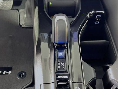 New 2025 Toyota Crown Signia image 21