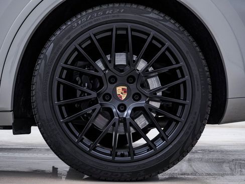 Certified 2023 Porsche Cayenne GTS image 10