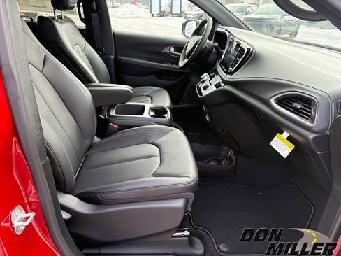 New 2026 Chrysler Pacifica Select image 23
