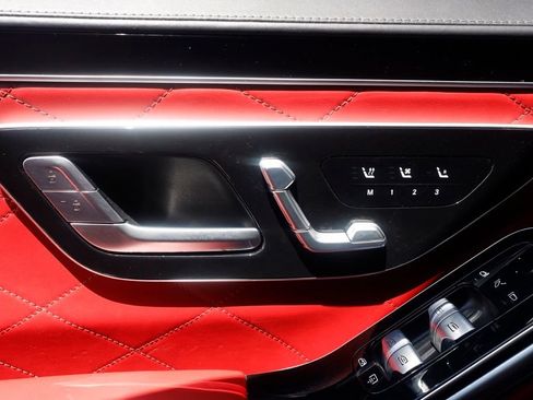 Used 2023 Mercedes-Benz S 580 4MATIC Sedan w/ AMG Line image 16