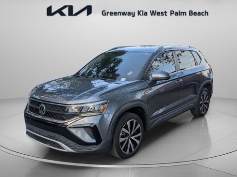 Used 2022 Volkswagen Taos SE image 4