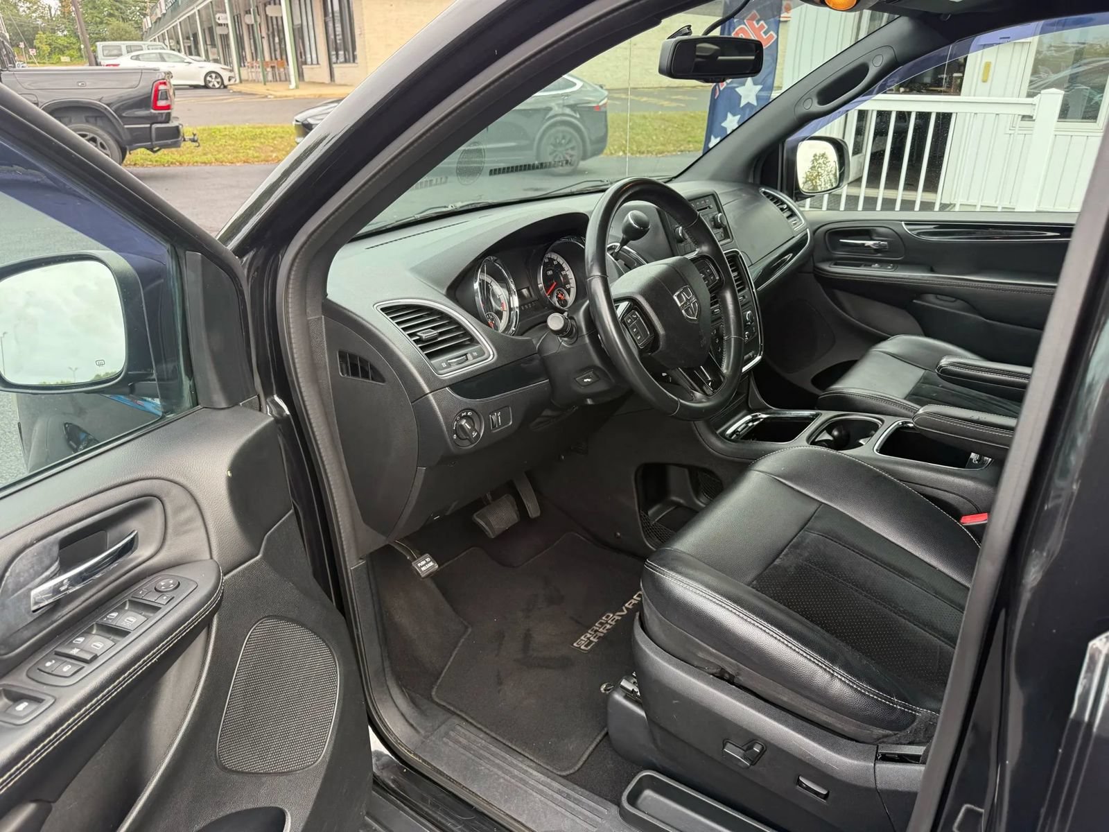 Used 2014 Dodge Grand Caravan SXT FWD image 13