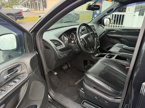 Used 2014 Dodge Grand Caravan SXT FWD image 13