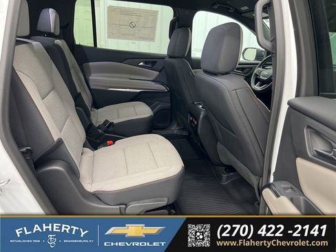 Used 2025 Chevrolet Traverse LT w/ Driver Confidence Package FWD image 13