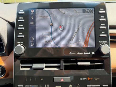 Used 2019 Toyota Avalon Limited FWD image 26