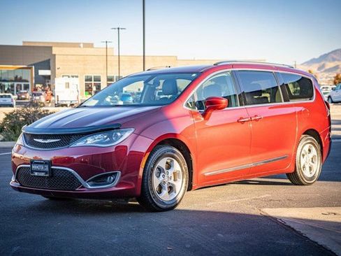 Used 2017 Chrysler Pacifica Touring-L Plus image 12