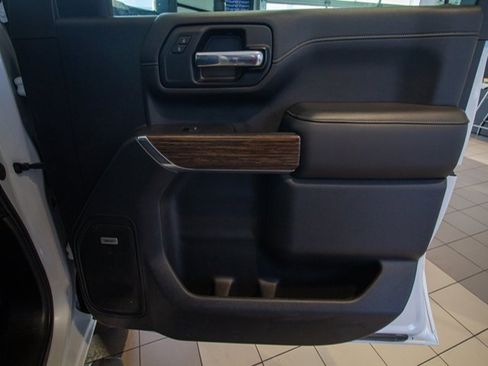 Used 2021 Chevrolet Silverado 2500 High Country w/ Z71 Off-Road Package image 10