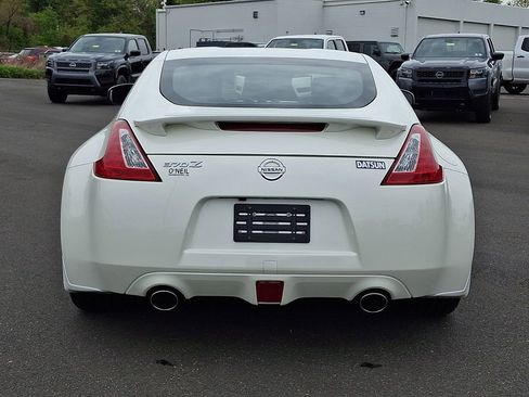 Used 2017 Nissan 370Z Coupe RWD image 5