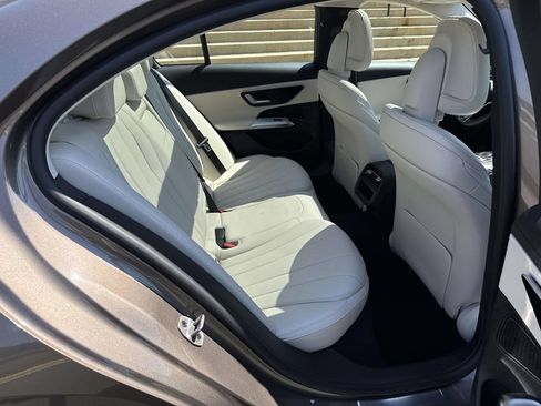 Used 2025 Mercedes-Benz E 350 4MATIC Sedan image 10