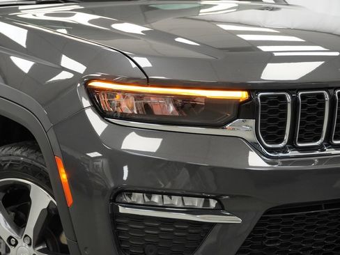 Certified 2022 Jeep Grand Cherokee Limited 4xe w/ Luxury Tech Group II AWD/4WD image 6