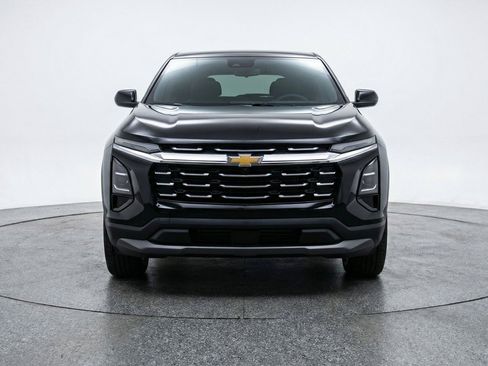 Used 2025 Chevrolet Equinox LT FWD image 2