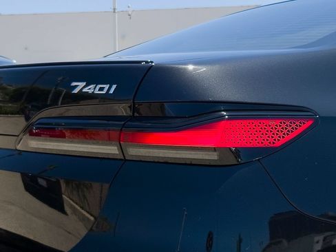 New 2026 BMW 740i w/ Premium Package RWD image 5