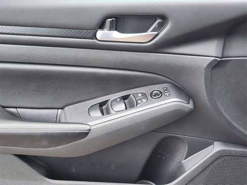 Used 2024 Nissan Altima 2.5 SV image 13