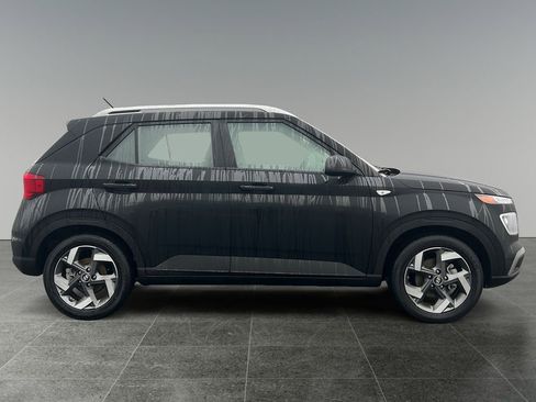 Used 2025 Hyundai Venue SEL image 8