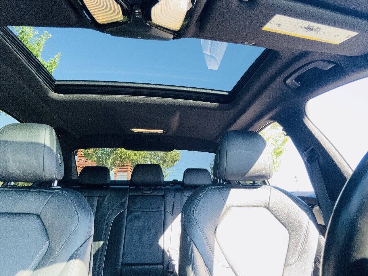 Used 2019 BMW 530i w/ Convenience Package RWD image 27