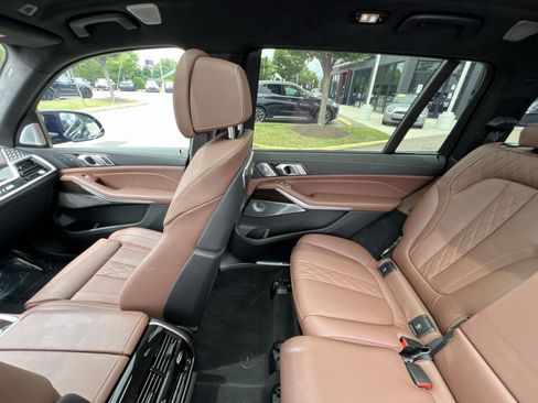 Used 2025 BMW X7 M60i AWD/4WD image 3