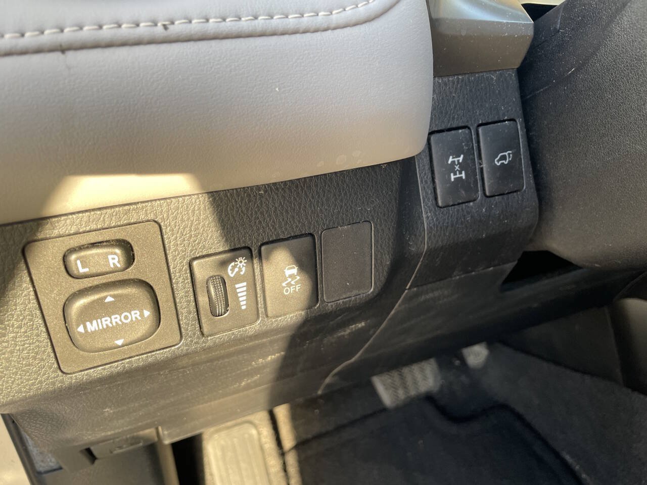 Used 2013 Toyota RAV4 Limited AWD/4WD image 14