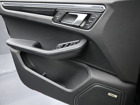 Certified 2026 Porsche Macan AWD/4WD image 24