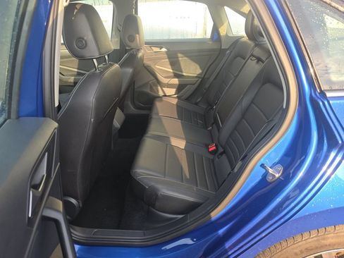 Used 2024 Volkswagen Jetta SE FWD image 4