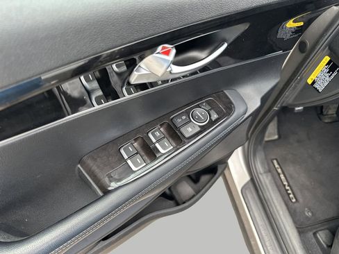 Used 2017 Kia Sorento FWD w/ LX Convenience Package image 17