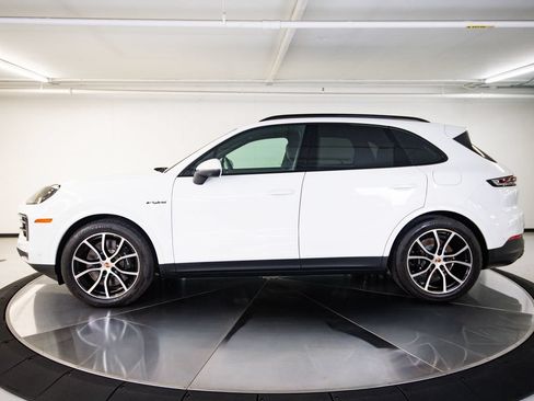 Used 2026 Porsche Cayenne E-Hybrid AWD/4WD image 2