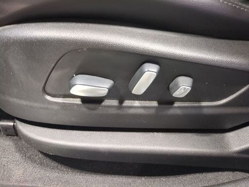 Used 2020 Cadillac XT5 Premium Luxury w/ LPO, Floor Liner Package image 21