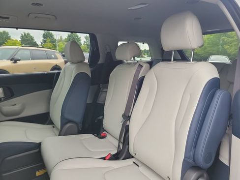 New 2026 Kia Carnival EX FWD image 9