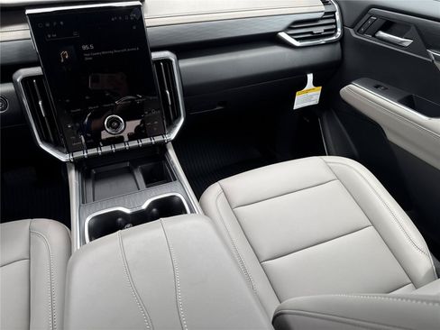 New 2026 GMC Acadia Elevation w/ Elevation Premium Package FWD image 16