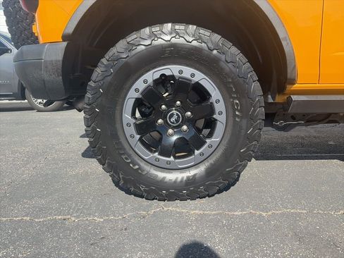 Used 2021 Ford Bronco Badlands image 9