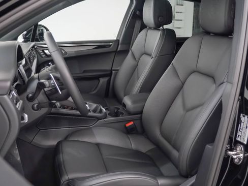 Certified 2026 Porsche Macan AWD/4WD image 5