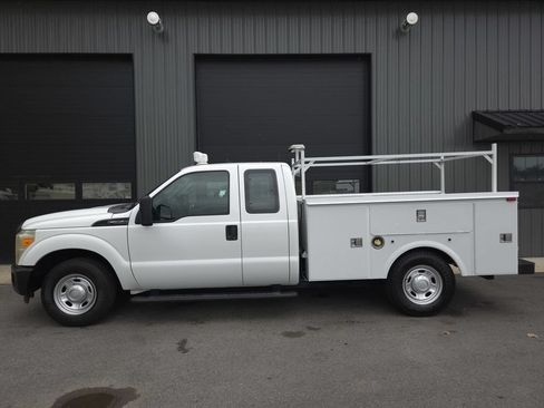 Used 2011 Ford F250 XL RWD image 1