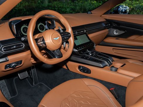 Used 2025 Aston Martin Vanquish RWD image 14