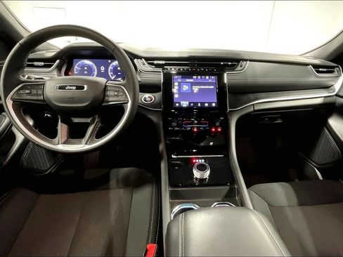 Used 2024 Jeep Grand Cherokee Laredo RWD image 18
