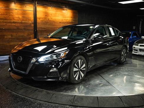 Used 2022 Nissan Altima 2.5 SV image 2