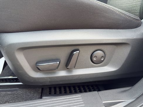Used 2023 Nissan Rogue SV FWD image 9