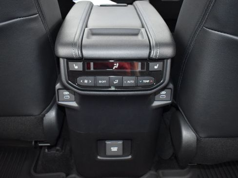 Used 2025 Toyota Grand Highlander AWD Hybrid image 18