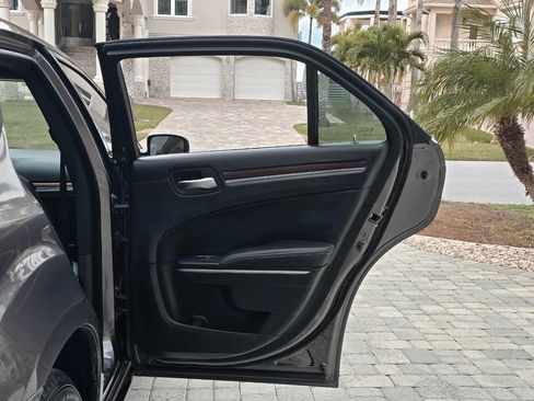 Used 2014 Chrysler 300 C image 85