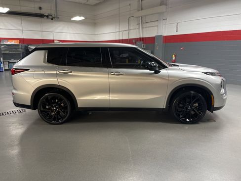 Used 2022 Mitsubishi Outlander SEL Black Edition image 11